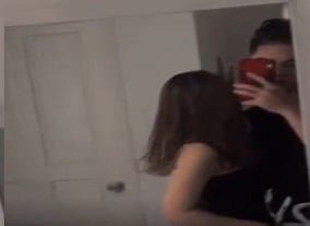 Duas filhas boquete para seu padrasto